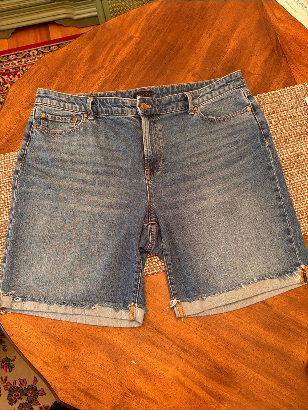 Talbots shorts, size 16 girlfriend frayed denim Women’s Shorts 9”
